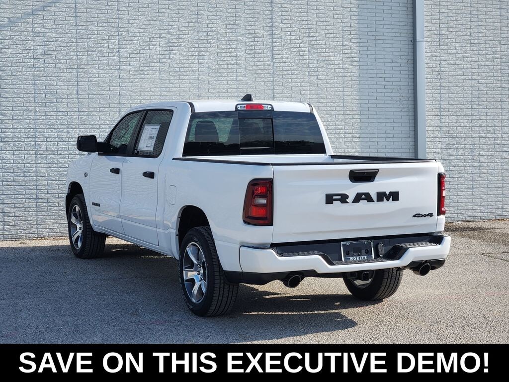 New 2026 Ram 1500 EXPRESS CREW CAB 4X4 5'7 BOX Pickup