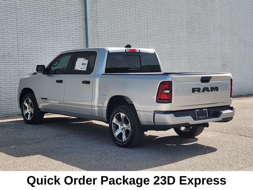 New 2026 Ram 1500 EXPRESS CREW CAB 4X2 5'7 BOX Pickup