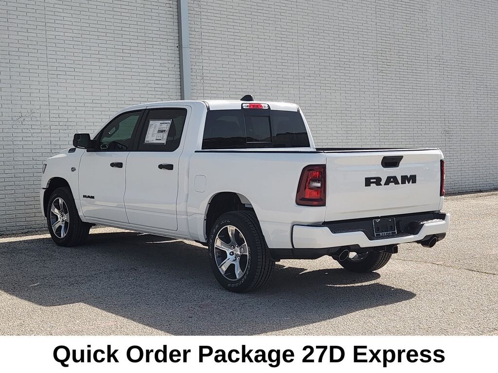New 2026 Ram 1500 EXPRESS CREW CAB 4X2 5'7 BOX Pickup