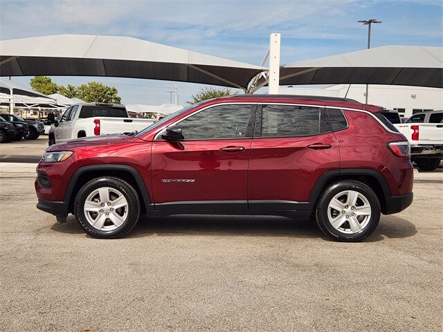 2022 Jeep Compass Latitude photo 3