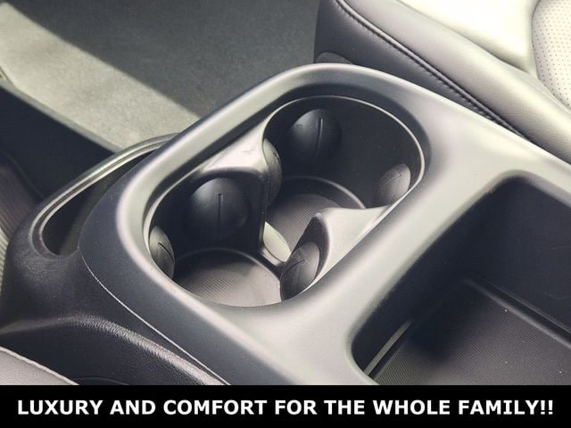 2025 Chrysler Pacifica Select - Photo 15