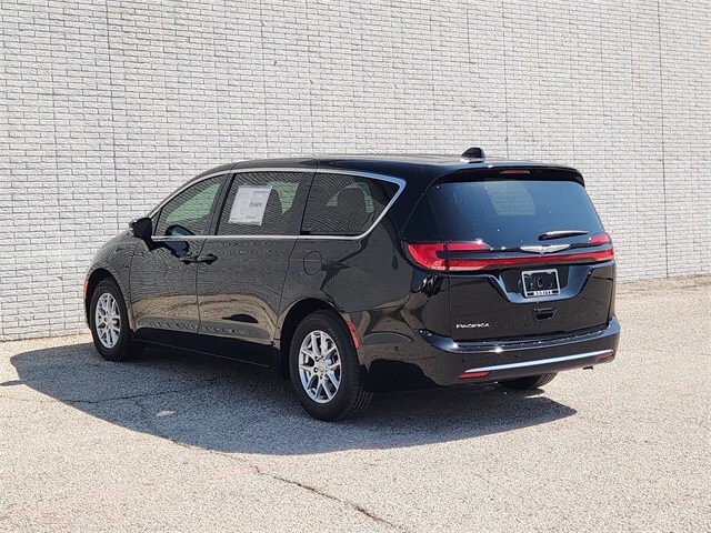 2025 Chrysler Pacifica photo 3