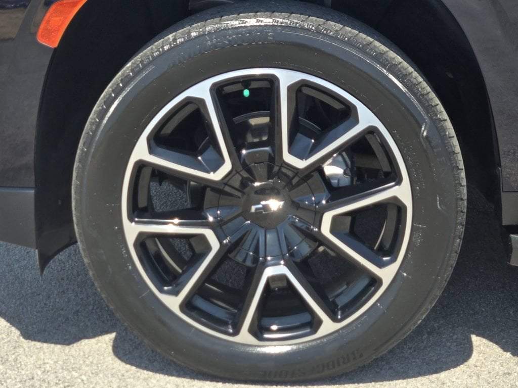 2023 Chevrolet Suburban RST - Photo 9