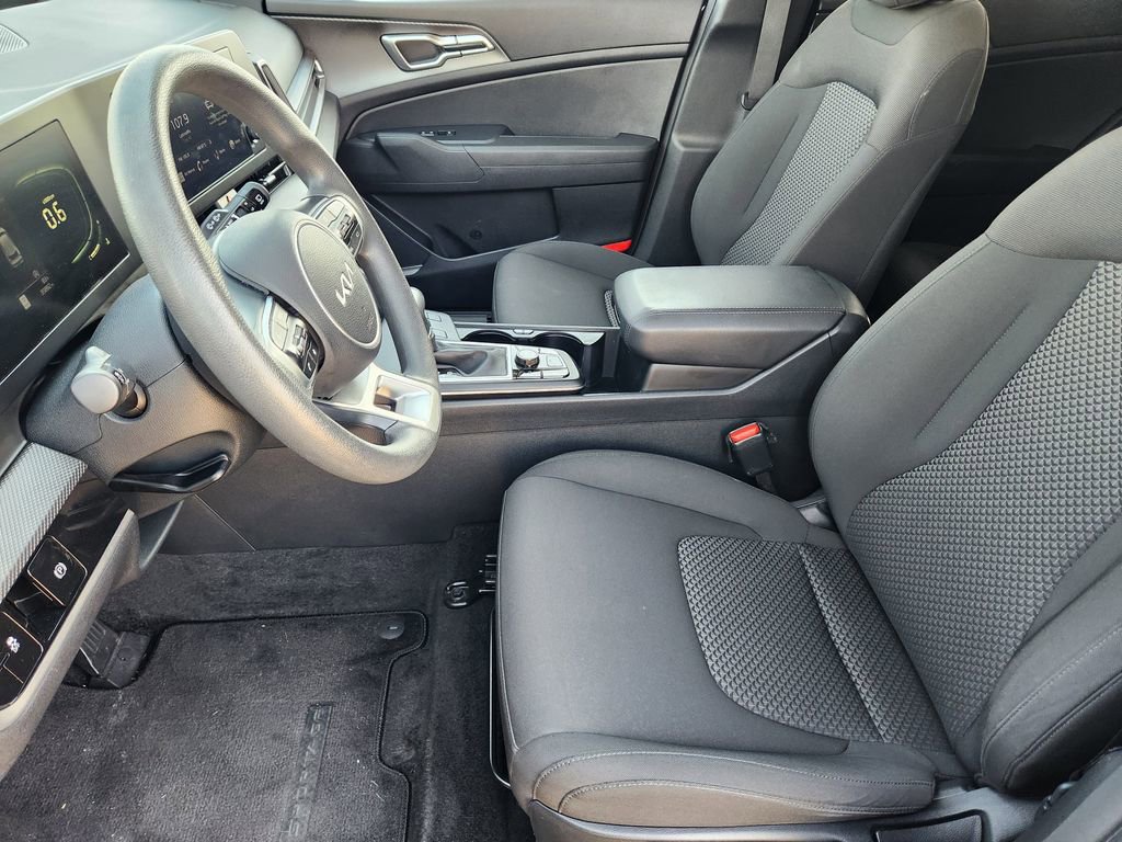 2025 Kia Sportage LX - Photo 13