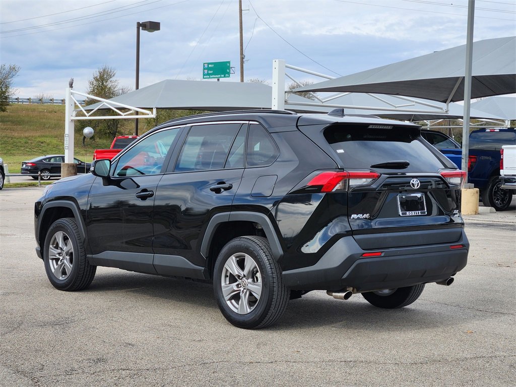2024 Toyota RAV4 XLE photo 3