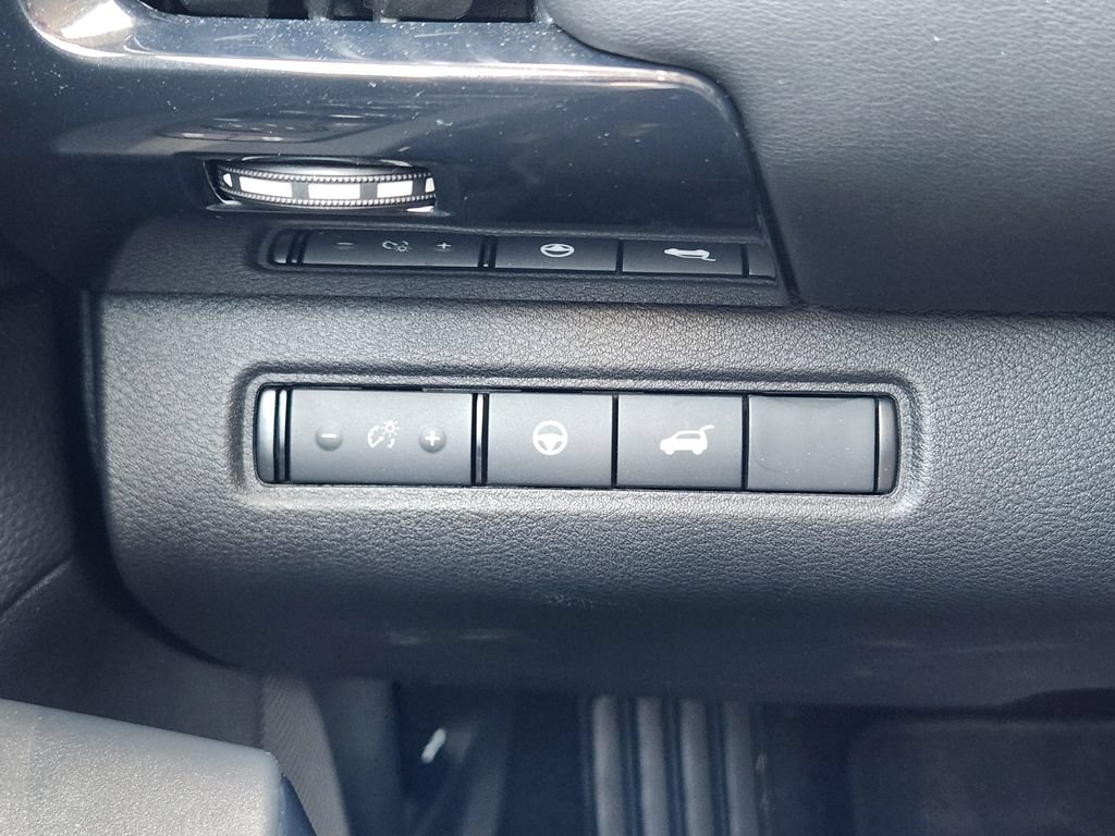 2025 Nissan Pathfinder SV - Photo 22
