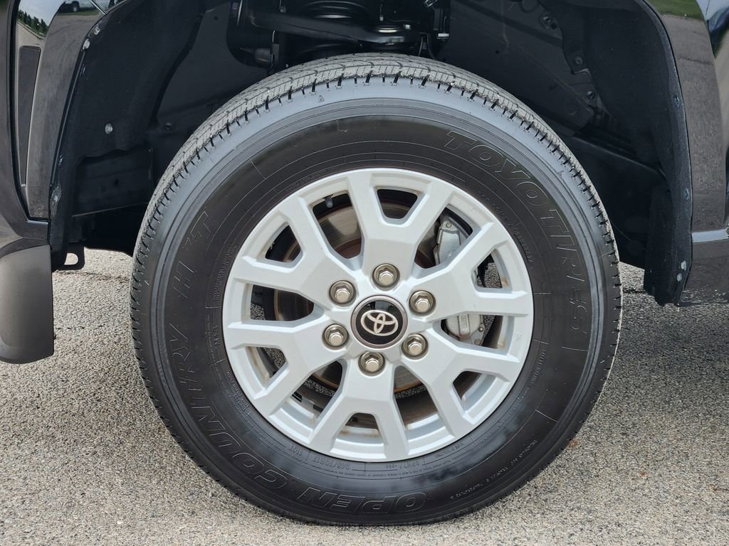2025 Toyota Tacoma SR5 - Photo 10