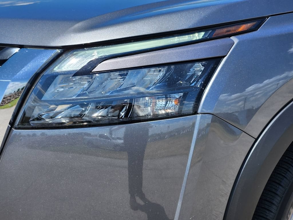 2025 Nissan Pathfinder SV - Photo 8