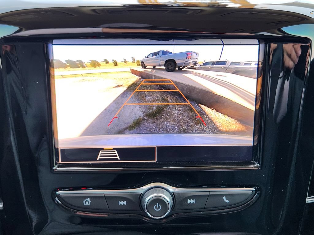 2021 Chevrolet Traverse LS - Photo 18