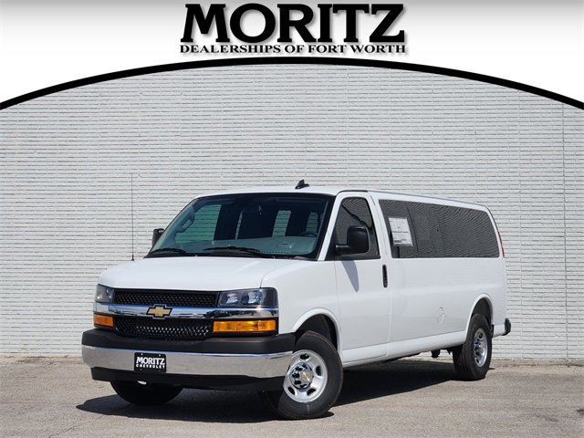 2025 Chevrolet Express Passenger LT's photo