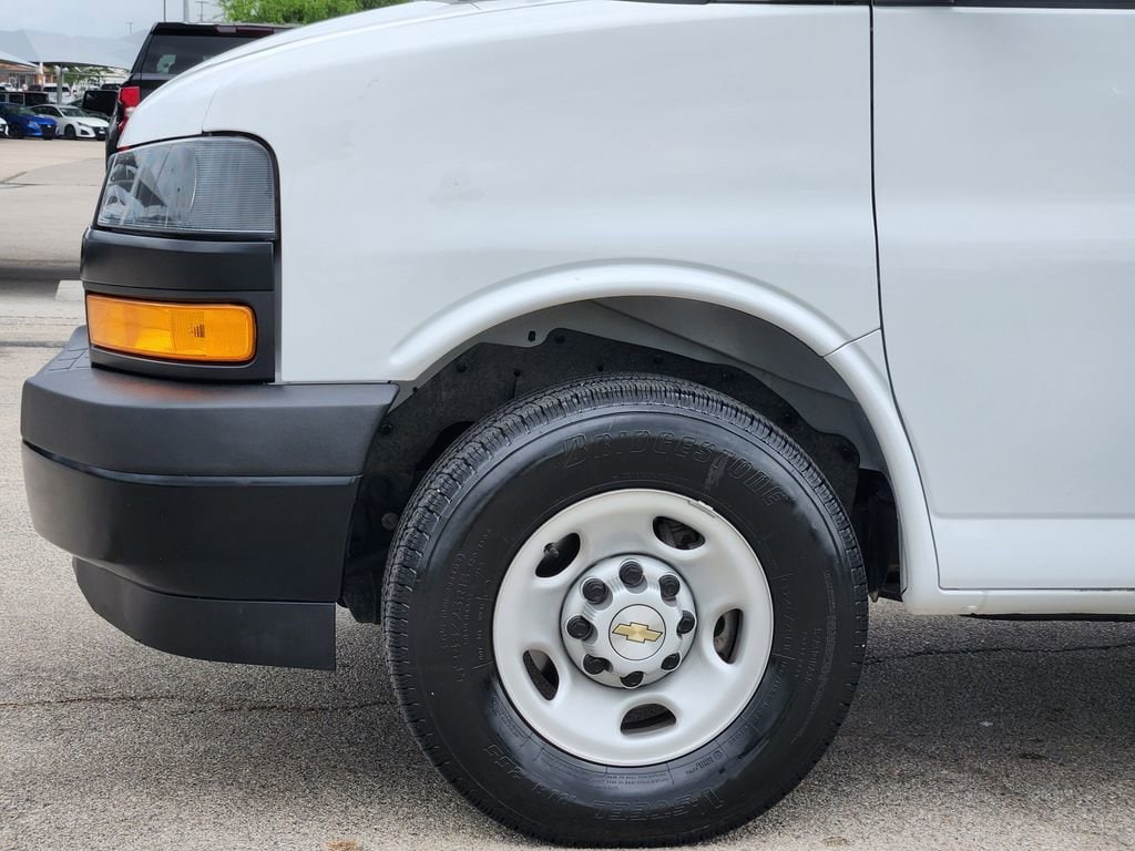 2025 Chevrolet Express Passenger LS - Photo 9