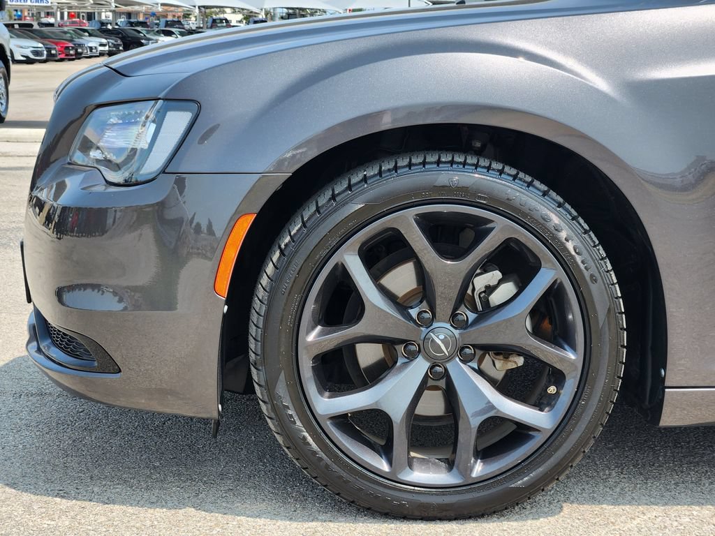 2023 Chrysler 300 Touring - Photo 9