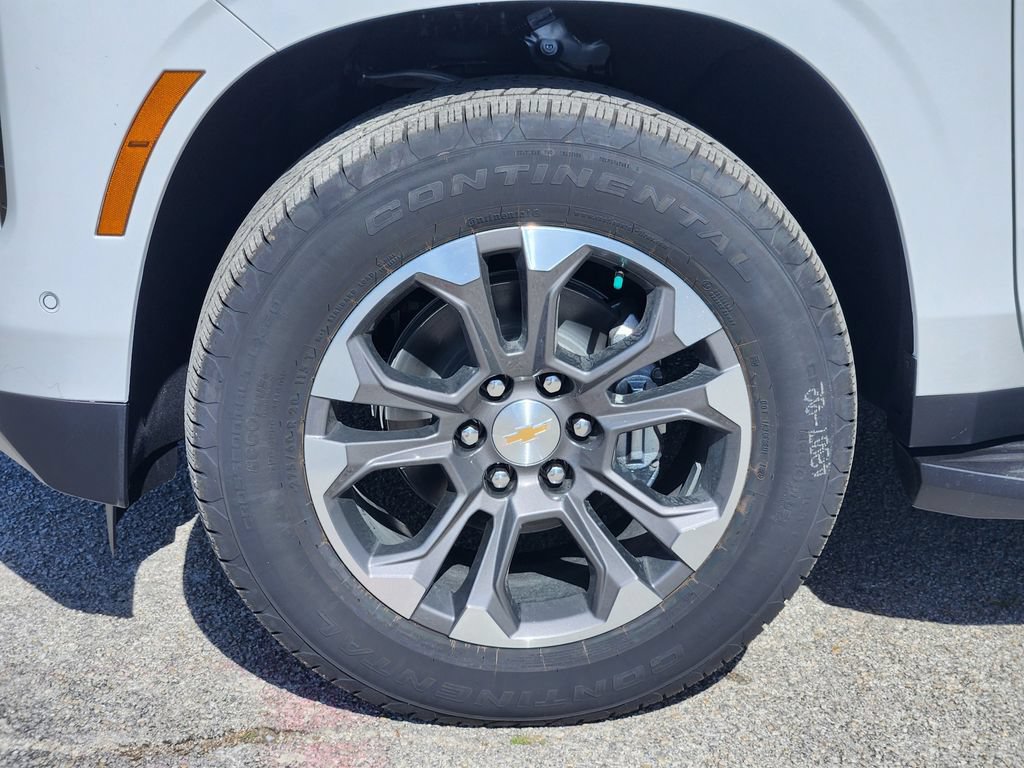 2026 Chevrolet Suburban LT - Photo 9