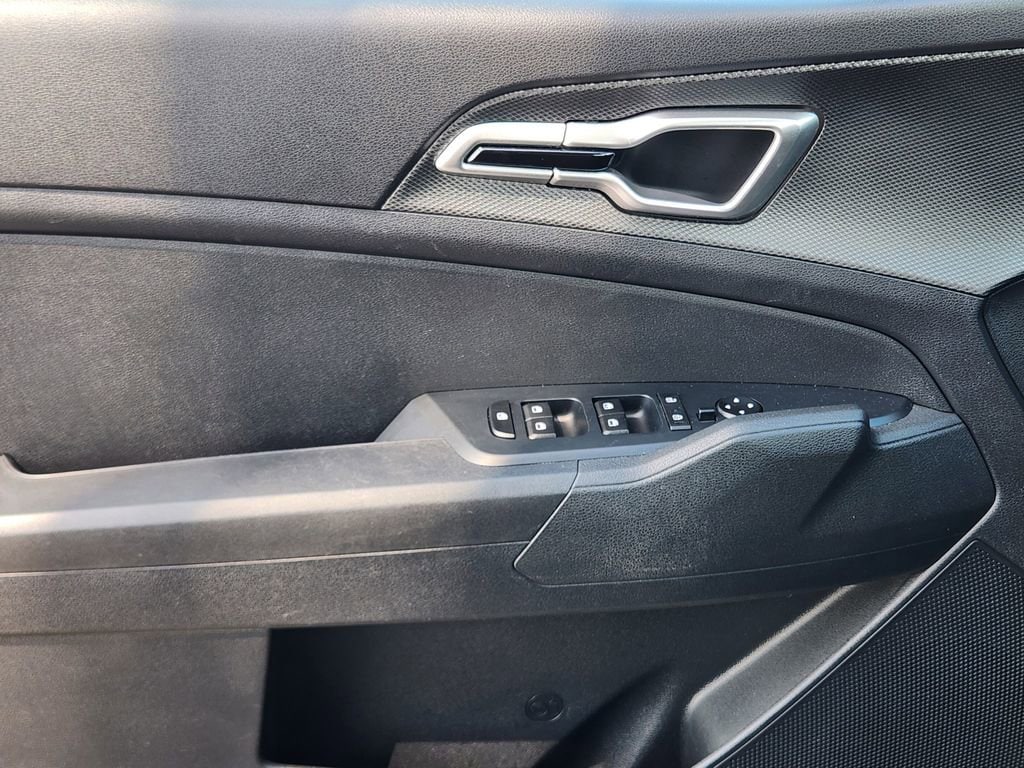 2025 Kia Sportage LX - Photo 23