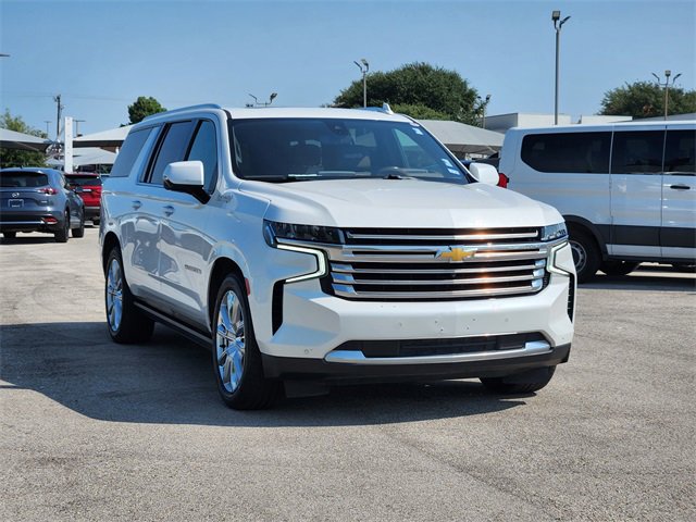 2021 Chevrolet Suburban High Country photo 2