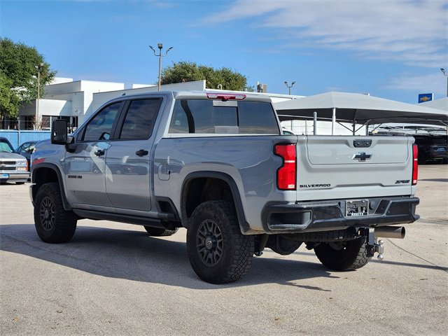 2024 Chevrolet Silverado 2500HD ZR2 photo 3