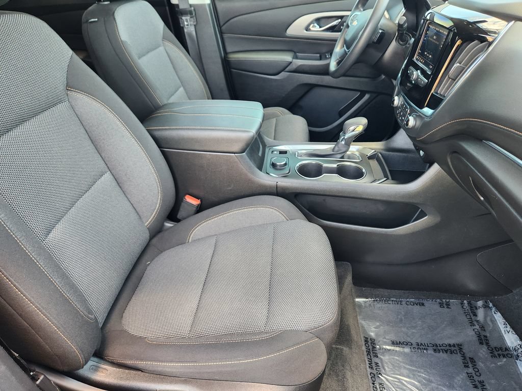 2021 Chevrolet Traverse LS - Photo 14