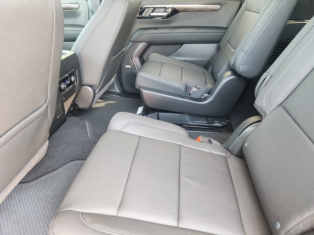2026 Chevrolet Suburban LT - Photo 19