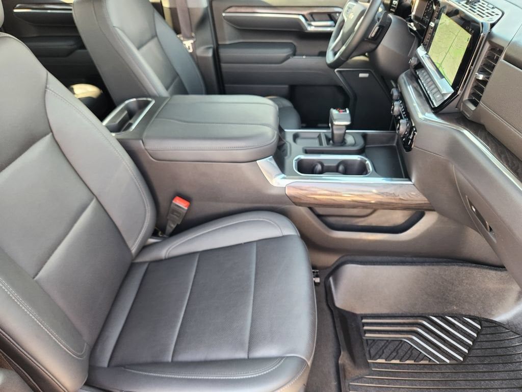 2025 Chevrolet Silverado 1500 LTZ - Photo 14