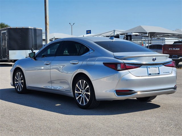 2020 Lexus ES 300h photo 3