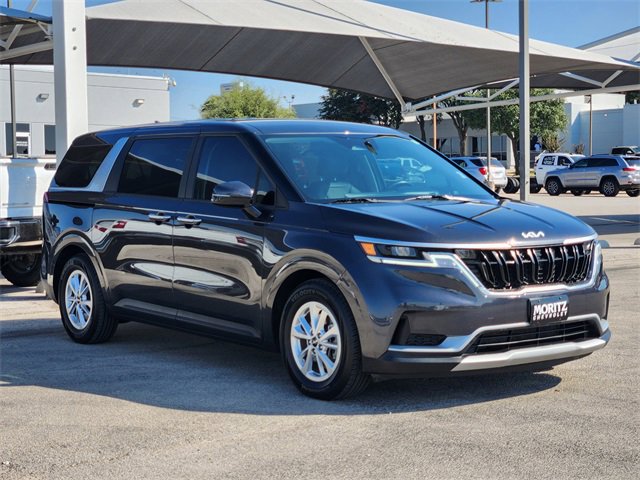 2023 Kia Carnival LX photo 3