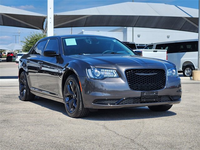 2023 Chrysler 300 Touring photo 3