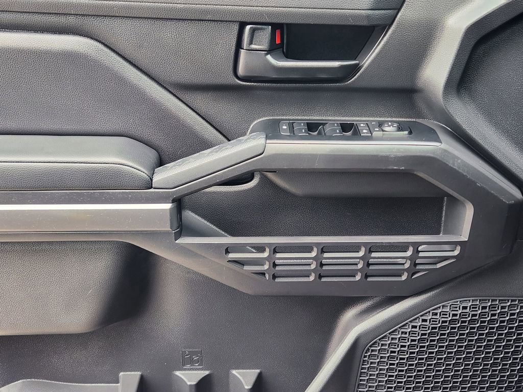 2025 Toyota Tacoma SR5 - Photo 22