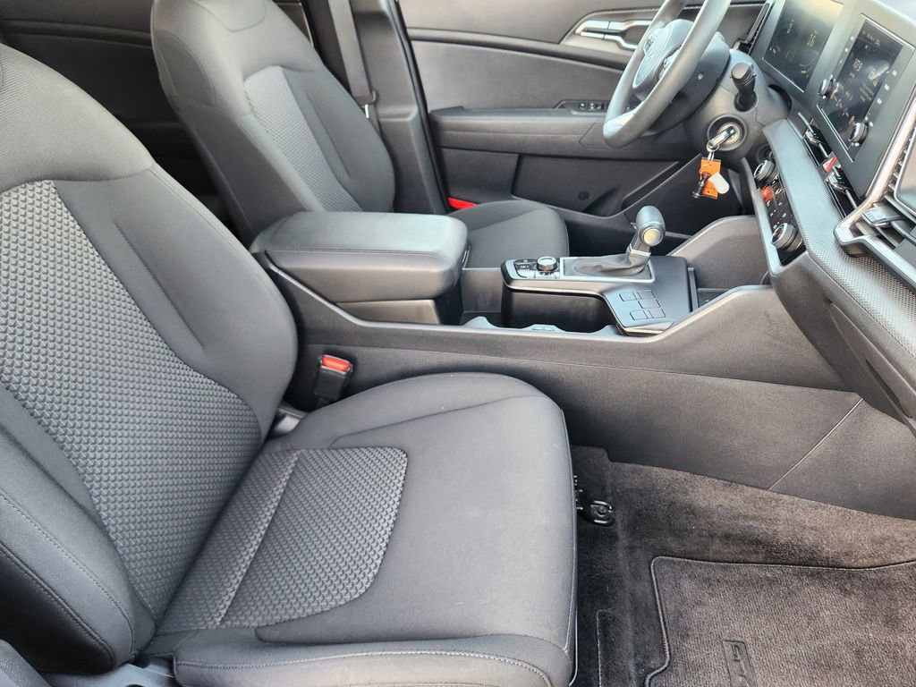 2025 Kia Sportage LX - Photo 14