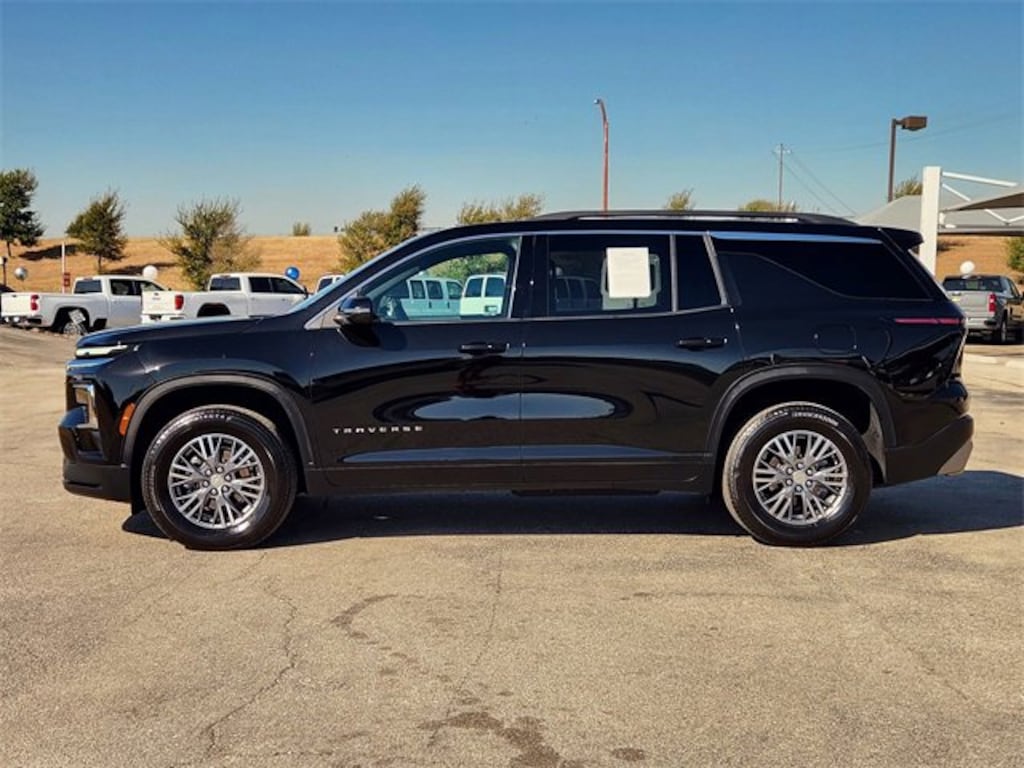 Used 2025 Chevrolet Traverse LT SUV