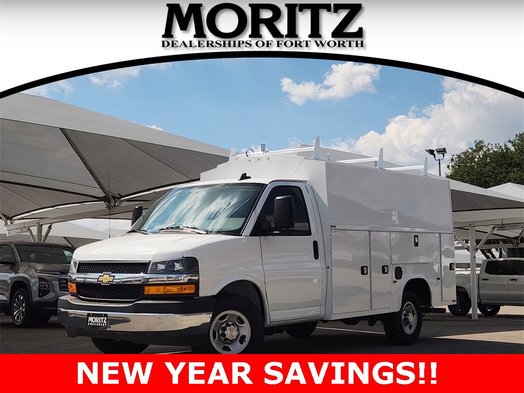 2025 Chevrolet Express Cutaway Base's photo