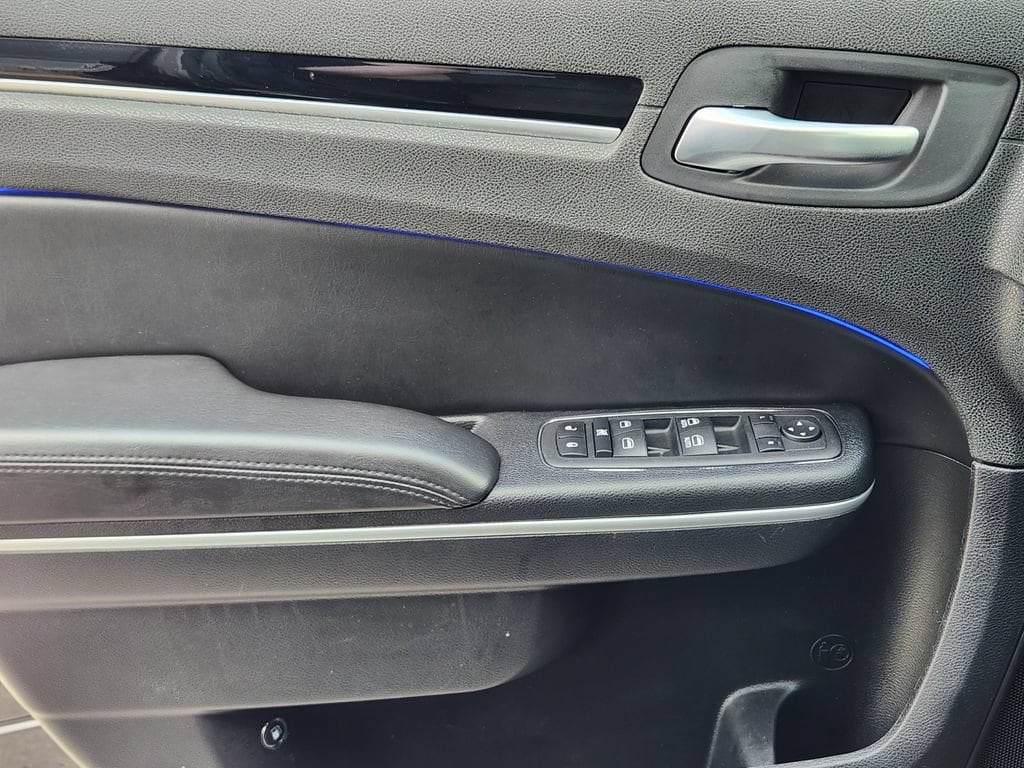 2023 Chrysler 300 Touring - Photo 22