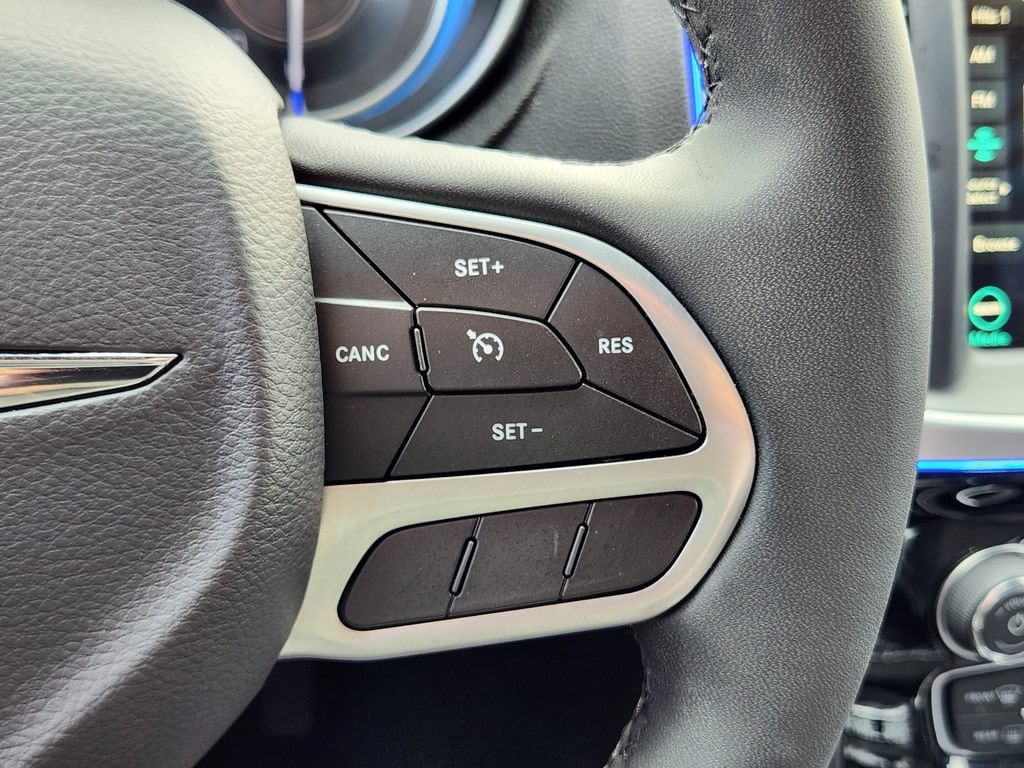 2023 Chrysler 300 Touring - Photo 28