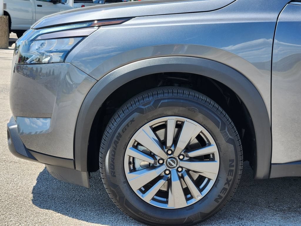 2025 Nissan Pathfinder SV - Photo 9