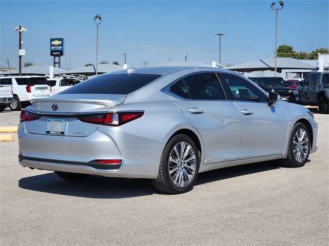 2020 Lexus ES 300h photo 4