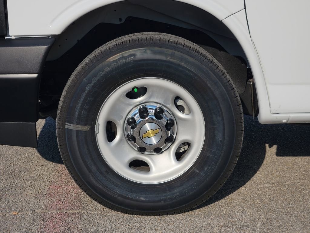 2025 Chevrolet Express Cargo Work Van - Photo 9