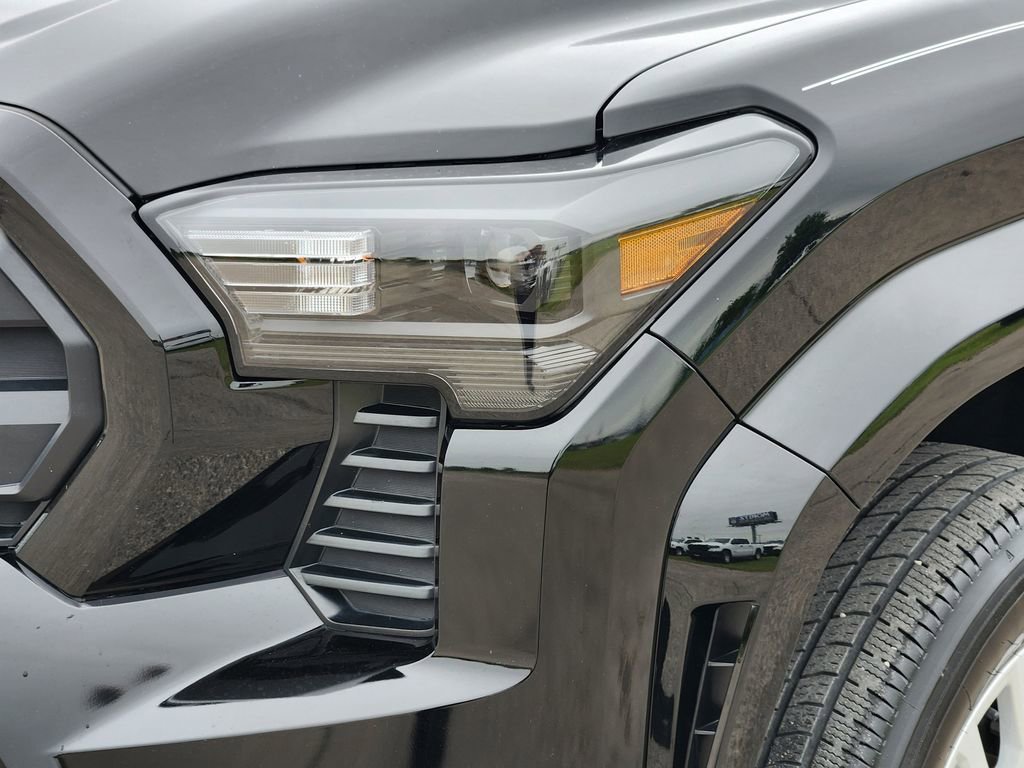 2025 Toyota Tacoma SR5 - Photo 8