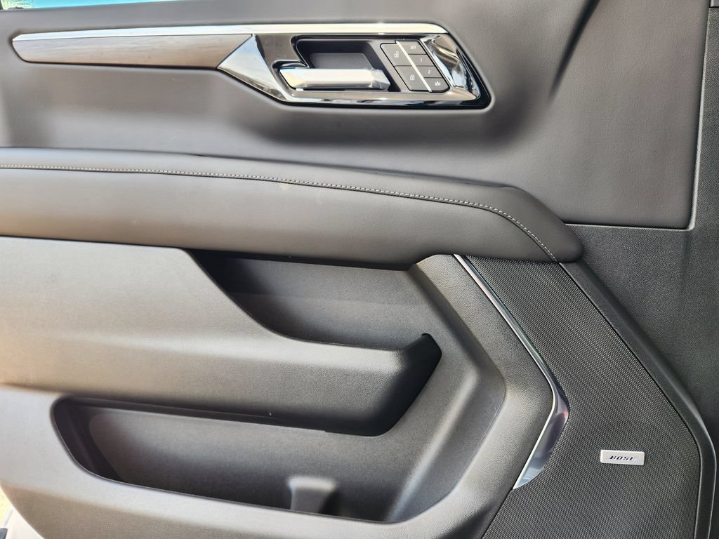 2026 Chevrolet Suburban LT - Photo 17