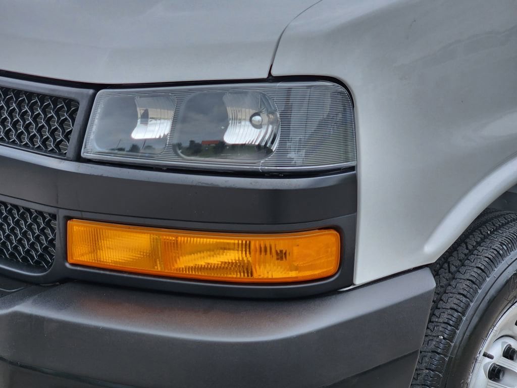 2025 Chevrolet Express Passenger LS - Photo 8
