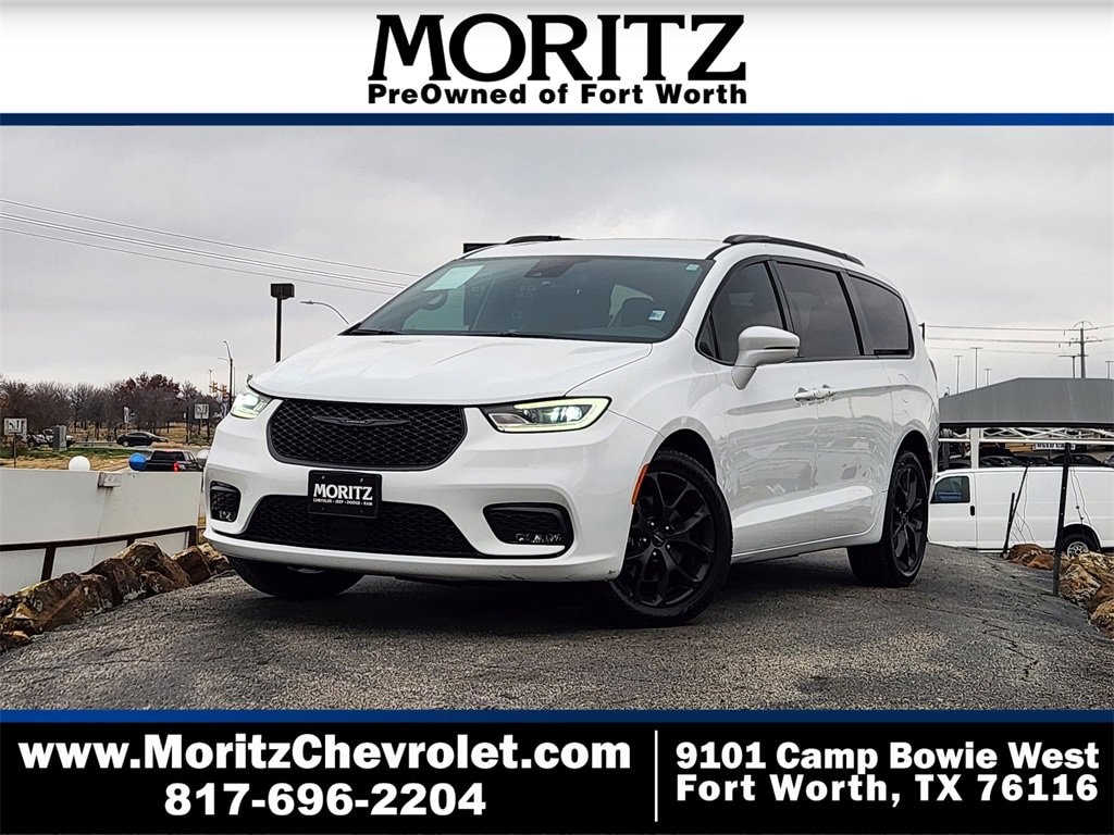 2021 Chrysler Pacifica Touring's photo