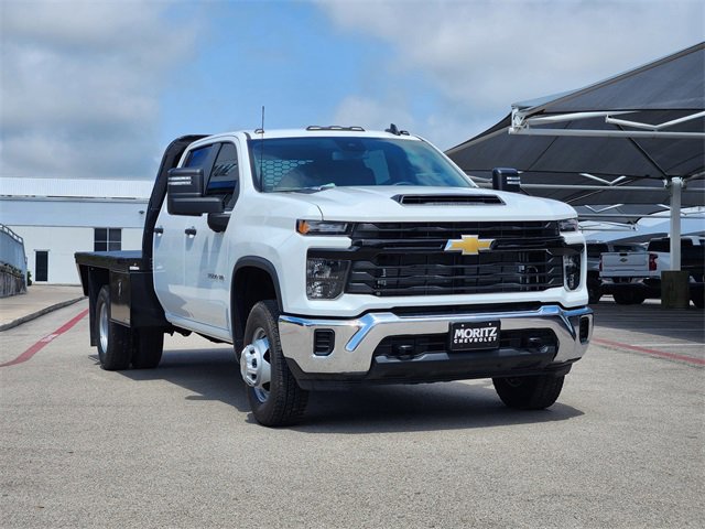 2025 Chevrolet Silverado 3500HD Work Truck photo 2