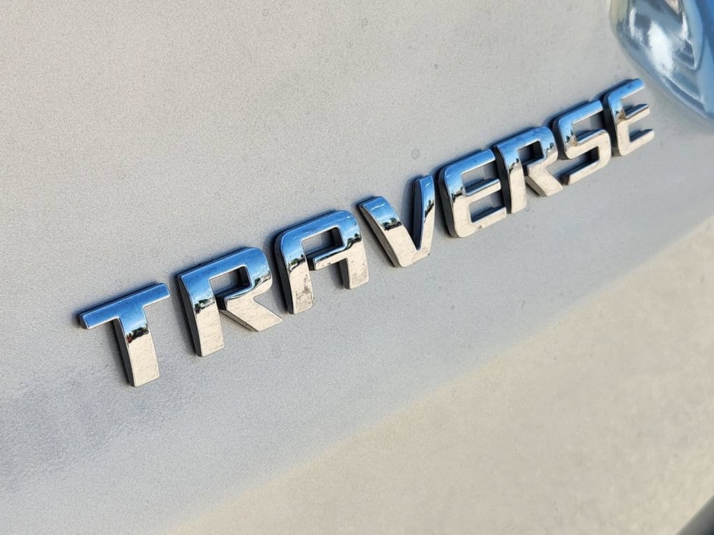 2021 Chevrolet Traverse LS - Photo 12