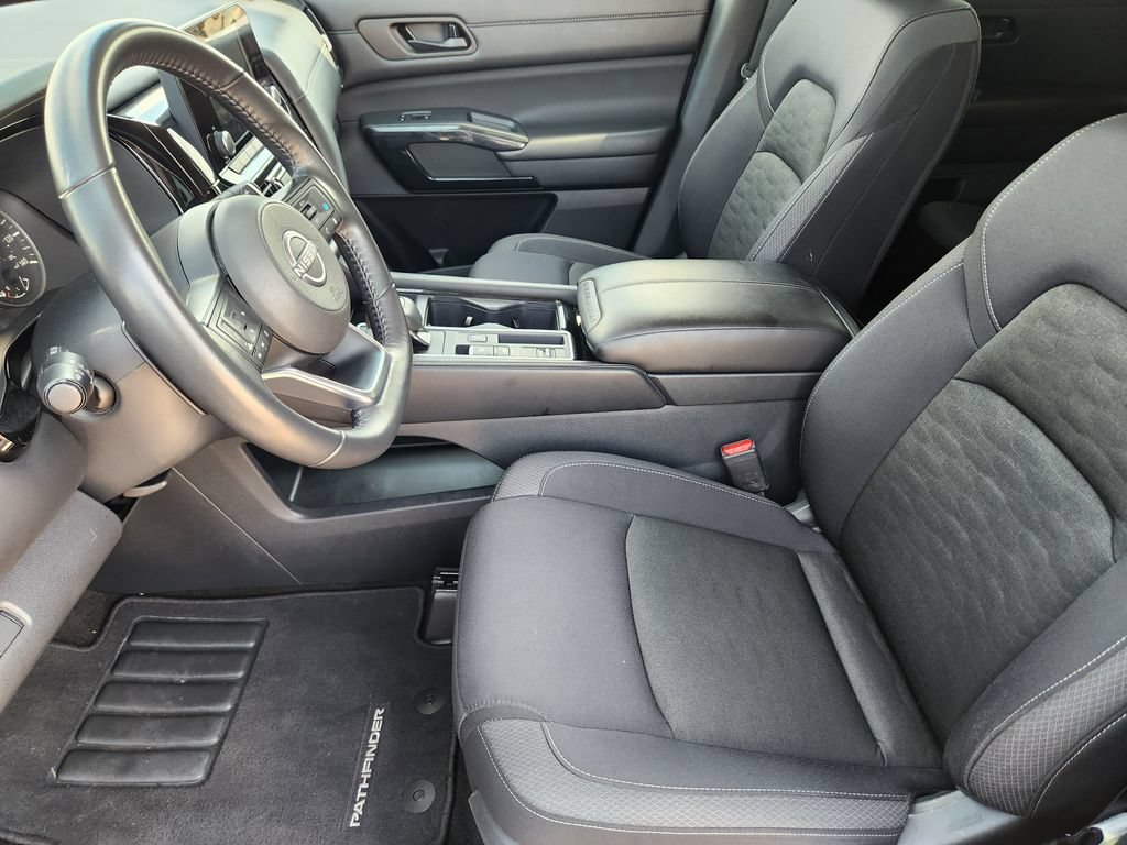 2025 Nissan Pathfinder SV - Photo 13