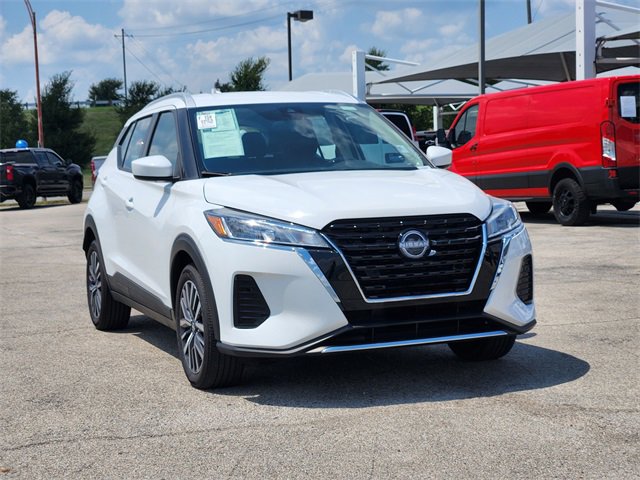 2024 Nissan Kicks SV photo 2