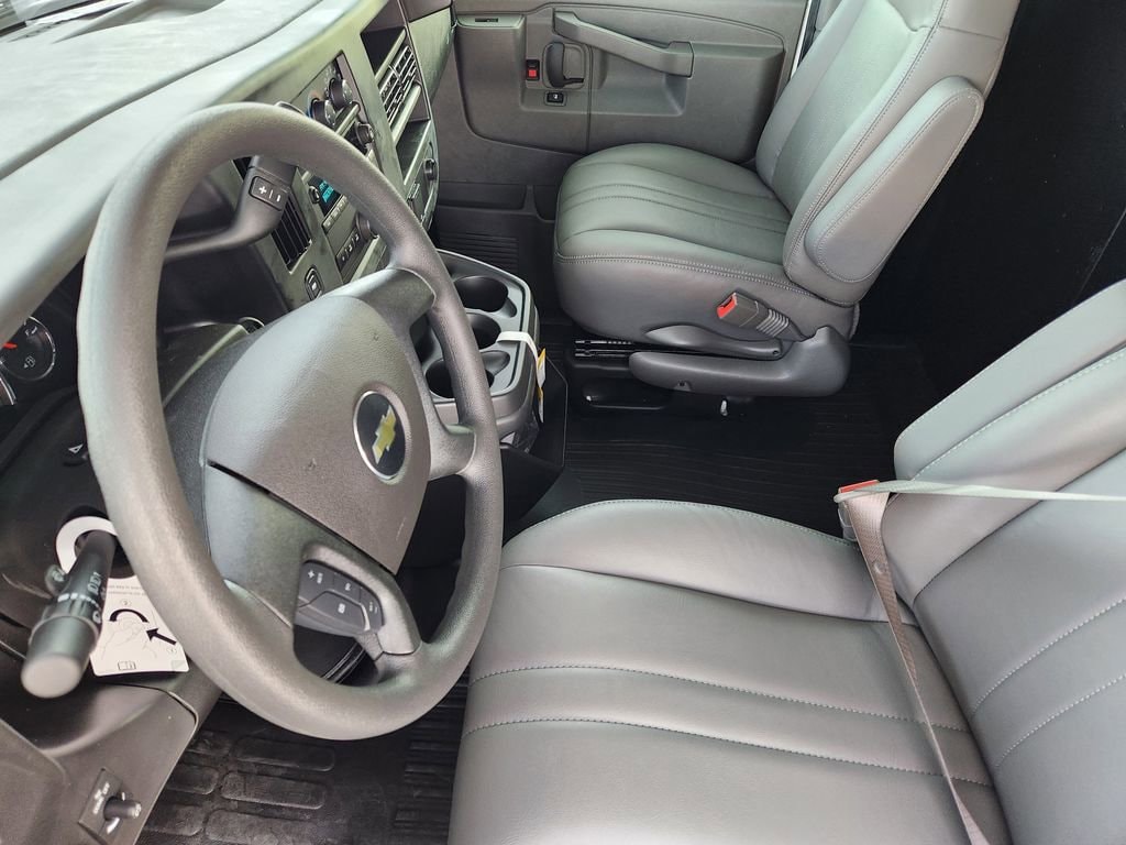 2025 Chevrolet Express Cargo Work Van - Photo 10