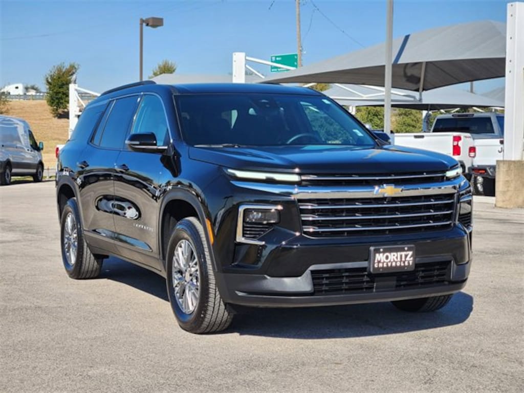 Used 2025 Chevrolet Traverse LT SUV