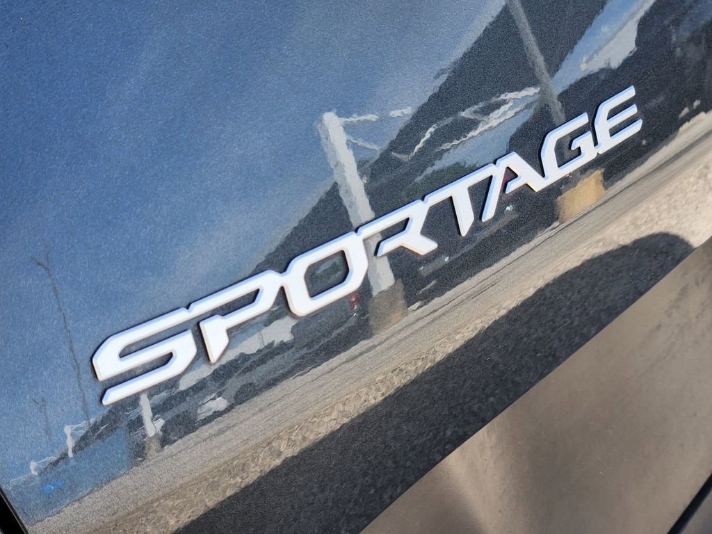2025 Kia Sportage LX - Photo 12