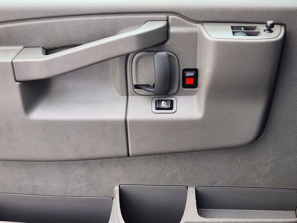 2025 Chevrolet Express Passenger LS - Photo 22