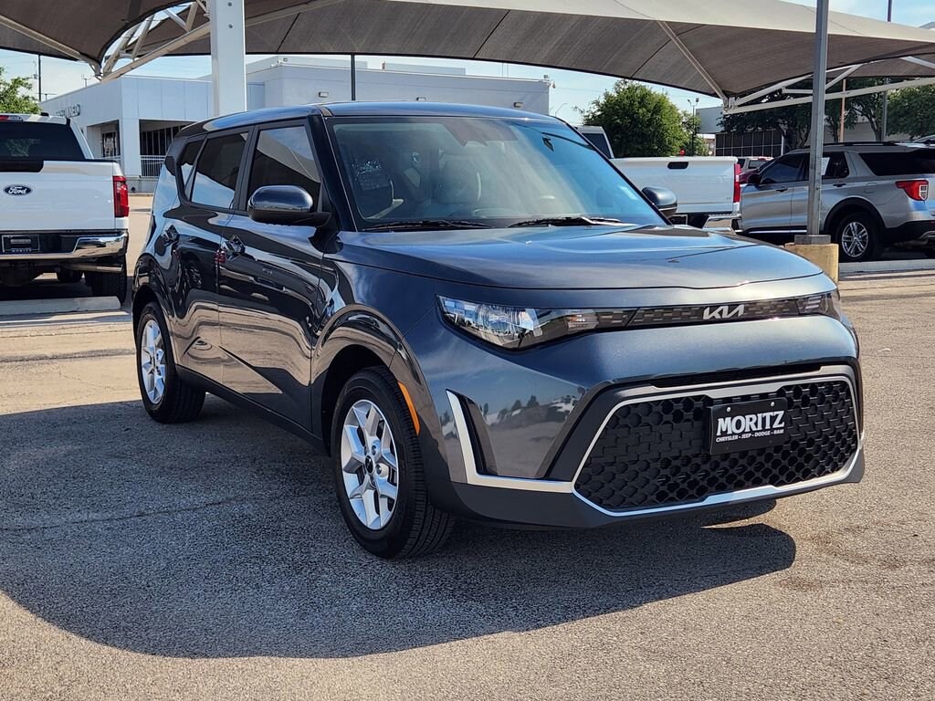Used 2025 Kia Soul LX Hatchback