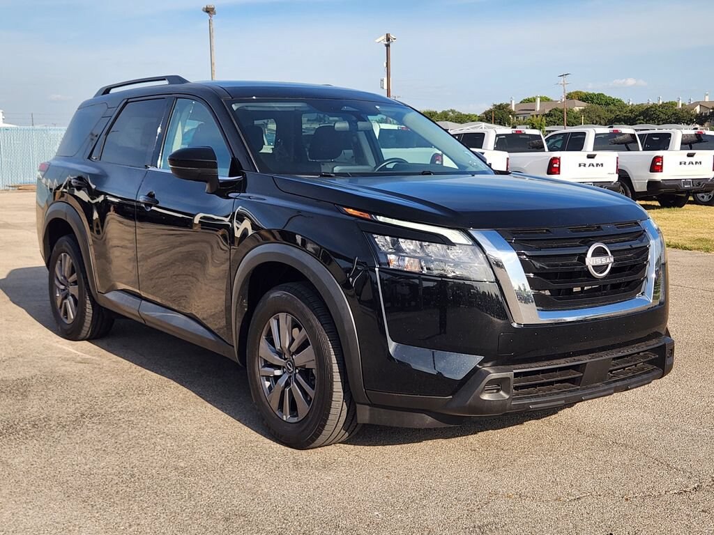 Used 2025 Nissan Pathfinder SV FWD SUV