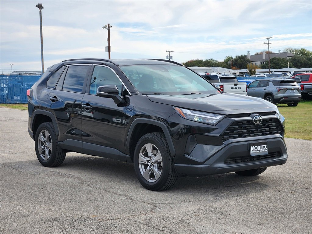 2024 Toyota RAV4 XLE photo 2